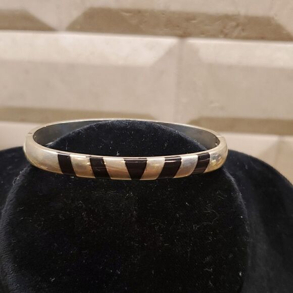 STERLING SILVER & ONYX Bangle - Picture 1 of 7